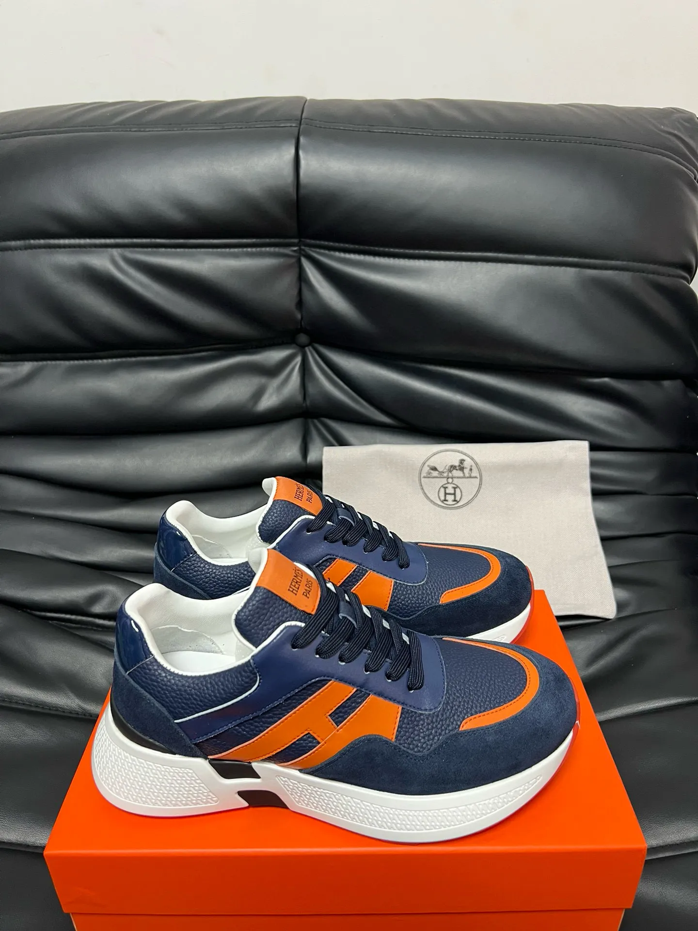 [HERMES] Hermès men's shoes 💰540💰 - High-end quality original order - Upper: 🔝 tumbled calfskin, suede calfskin, shoe body sewn with H pattern - Inner: water-dyed cowhide - Outsole: ultra-light T men's shoes 💰U foam rubber; two-color molded outsole - Super high quality control, fine workmanship: highlighted (high-end, luxury, grade) -Size : 39-44 (38, 45 can be customized)